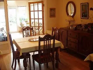 Ross House Hotell 3*