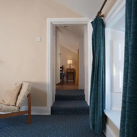 Hotell Ross House 3*